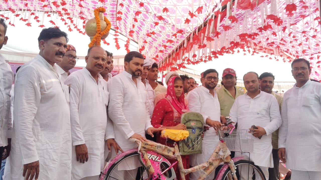 Devara Vikas Seva Samiti distributed bicycles to meritorious girl students on foundation day