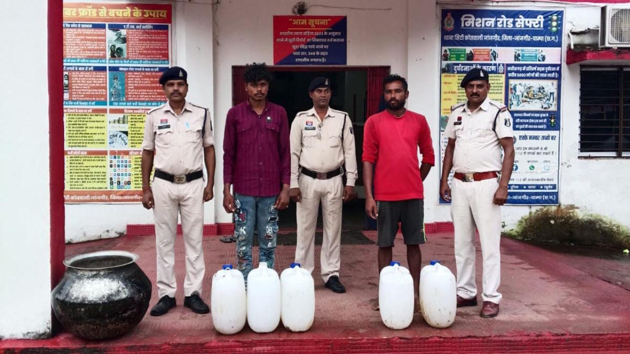 The accused have been booked under Section 34(2) of the Excise Act and sent to judicial remand