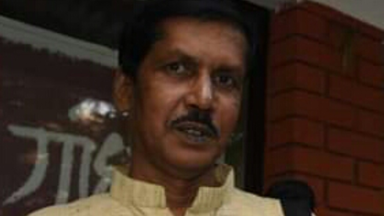 Gandhiji considered Hindi to be the language of the masses