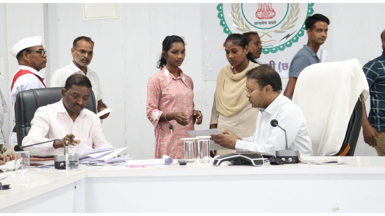 A total of 35 applications were received in Jandarshan today.