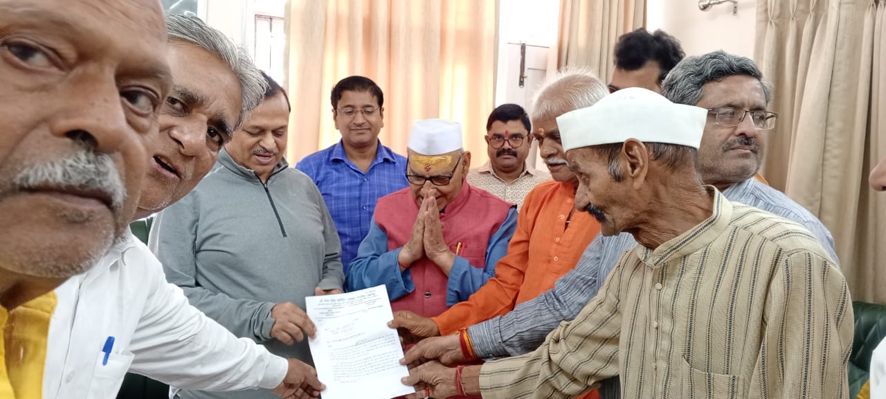 "The flow of Mother Ganga has stopped, the faith of devotees is stuck in the sand - MP Ramesh Awasthi assured a solution."