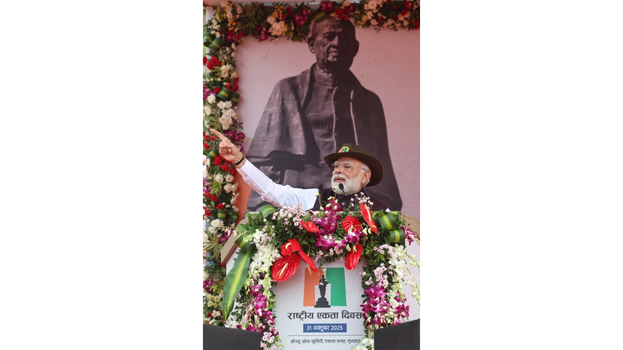 Swami Dayanand ji was a visionary and a great man: PM