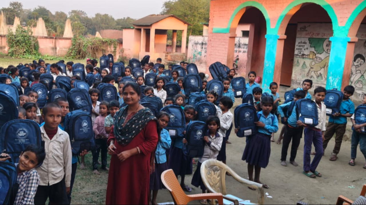 Children were happy after receiving school bags, their enthusiasm for studies increased.