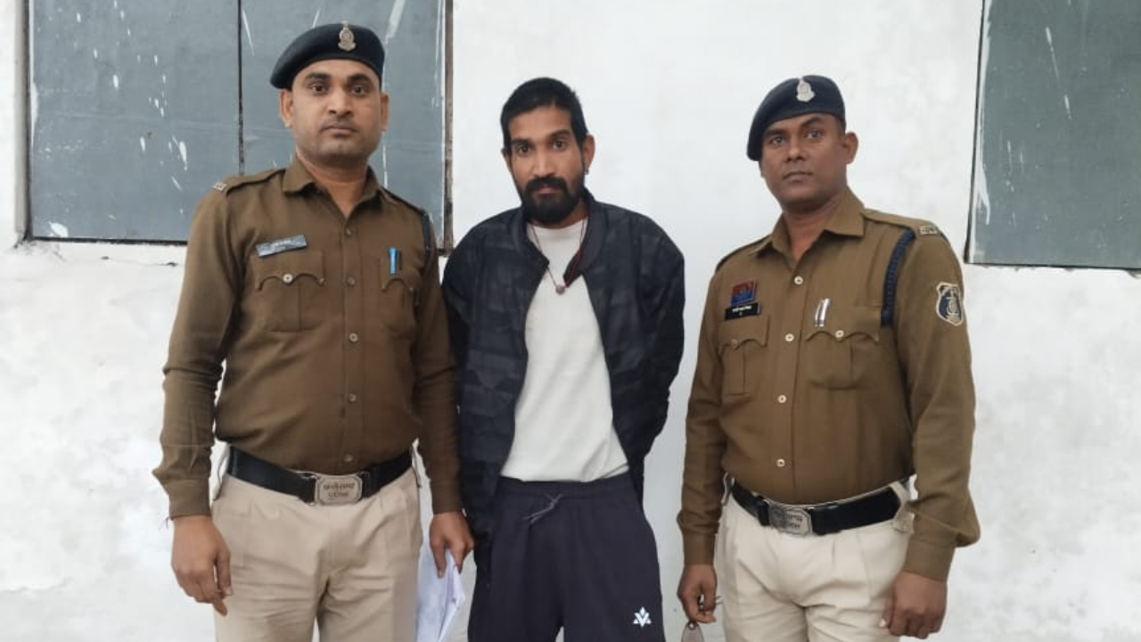 Strict action taken by Janjgir police station against habitual surveillance criminal of Janjgir police station area.