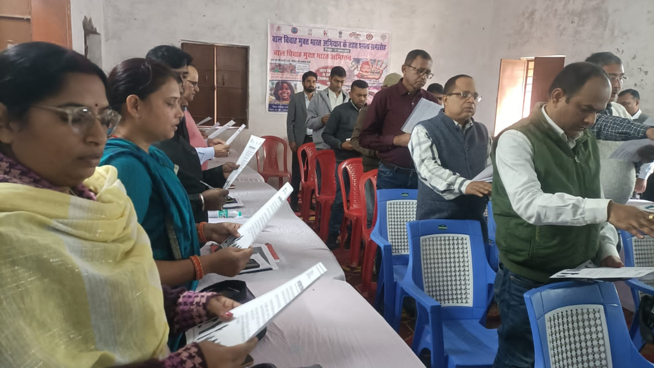 Oath taking ceremony organized in the block office premises under the Child Marriage Free India Campaign