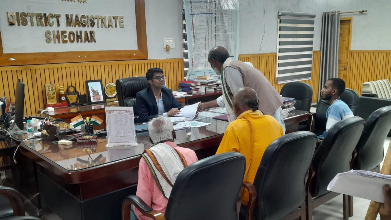 Problems were heard in the DM's public court.