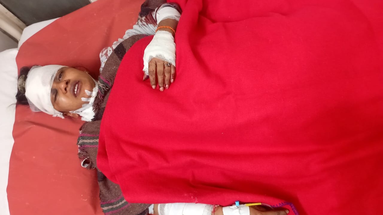 The woman's husband, along with his friend, attacked her with a knife; her condition is critical.