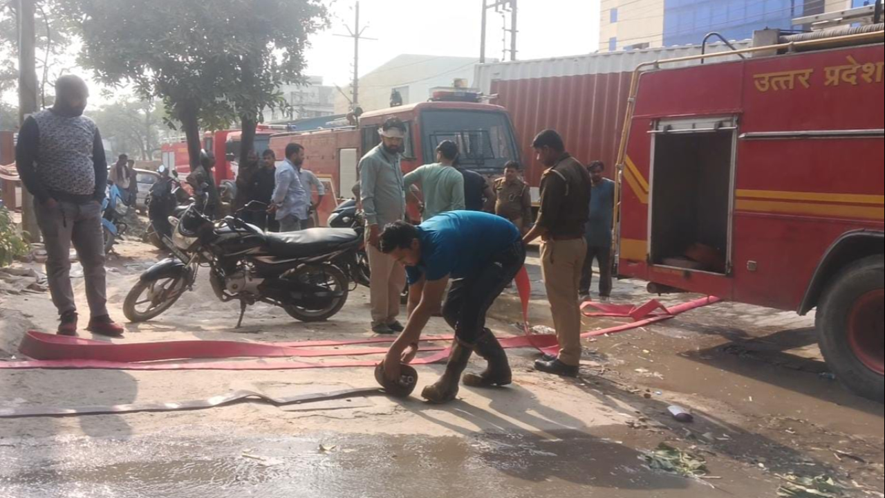 On receiving information, 3 fire engines reached the spot and brought the fire under control after a lot of effort.