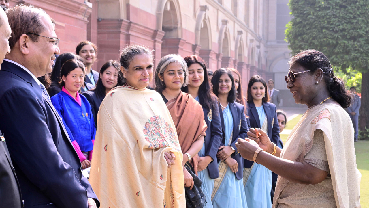 Officer Trainees of the Indian Revenue Service (Customs and Indirect Taxes) call on the President