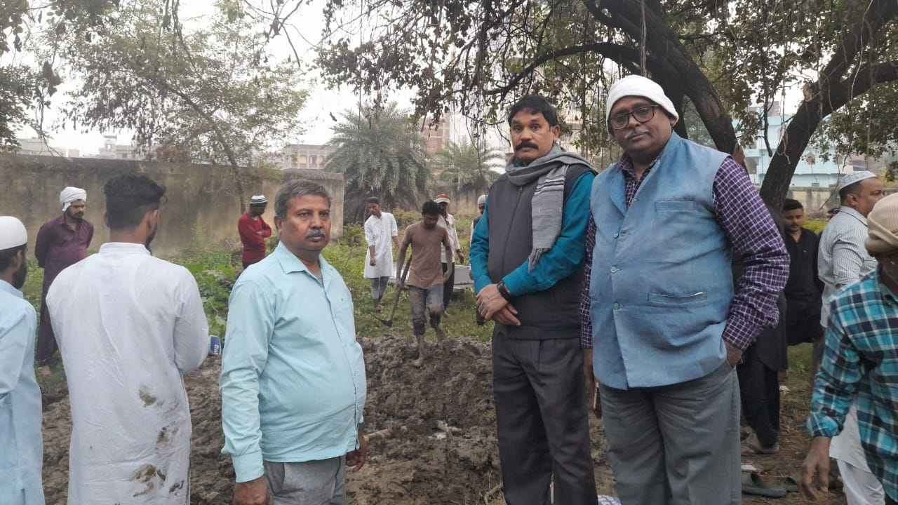 Former General Secretary of Teachers' Union, Mohammad Taslimuddin was given a tearful farewell.