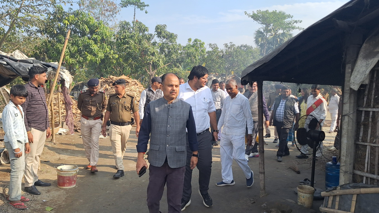 The District Magistrate inspected the work of Makhana processing unit located in Navhatta block.