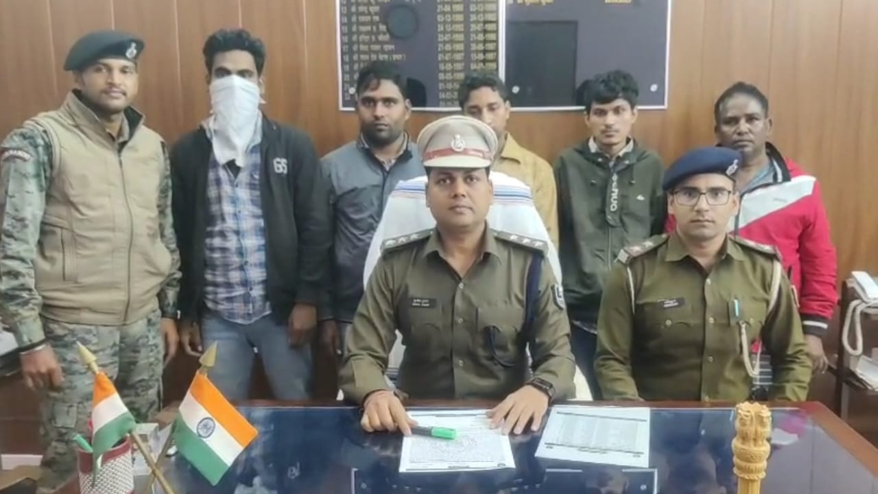 Araria police arrest 5 smugglers with 176 litres of codeine-containing cough syrup