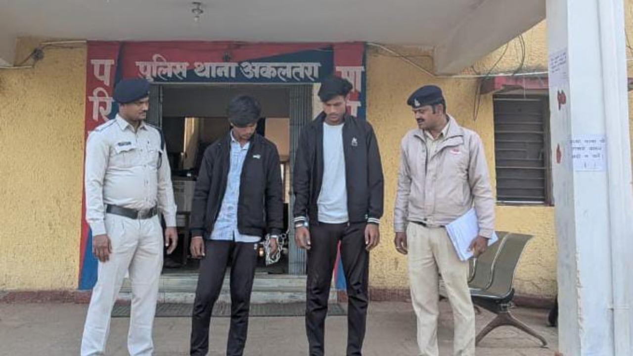 Two accused arrested for entering a house and molesting a minor girl; action taken by Akaltara police station