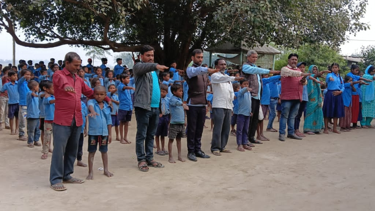 Child Marriage Free India campaign was launched in various schools of Farkiya Diara inside the Eastern Kosi embankment.
