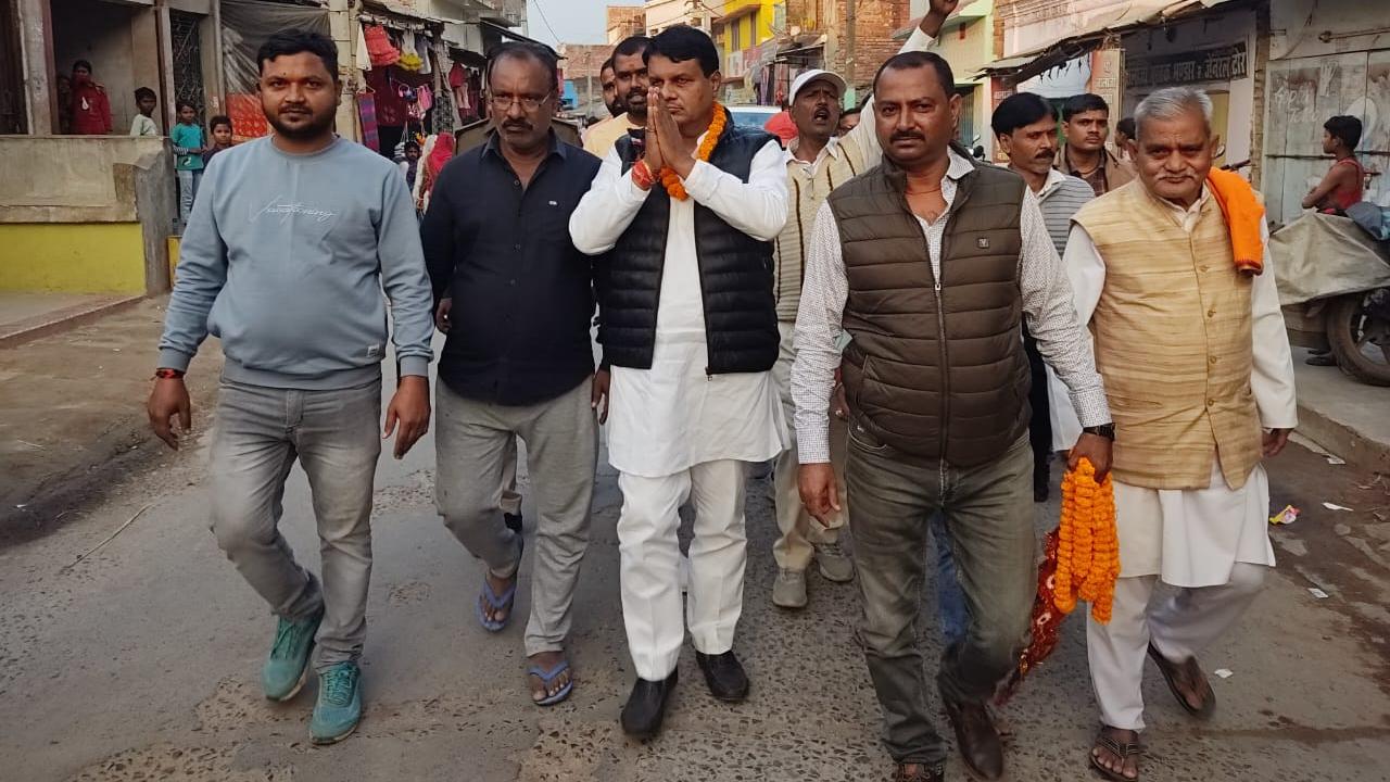 The newly elected MLA held a road show in Balwahat market of Simri Bakhtiyarpur.
