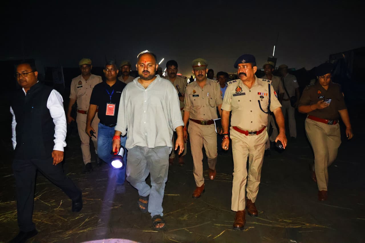 Checked the police force engaged in fair duty and gave necessary instructions.