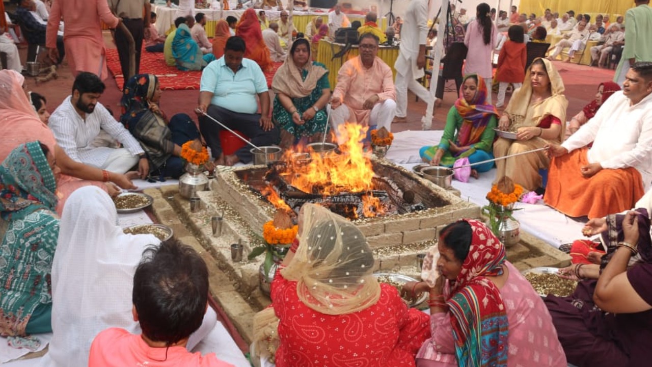 Shri Khatu Shyam Mitra Mandal organized a Bhoomi Pujan program in Ghaziabad today.