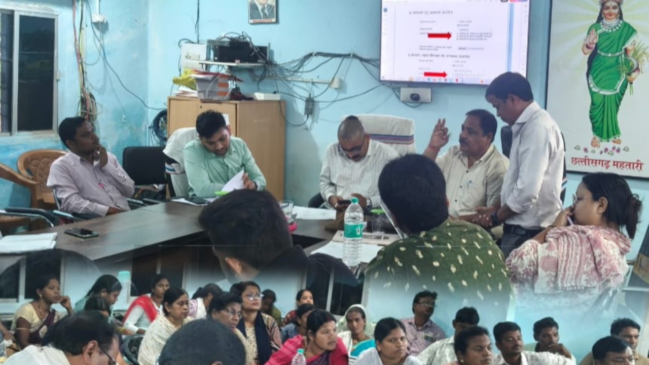 A meeting was held under the chairmanship of SDM regarding MP Sports Festival and undisputed death name transfer.