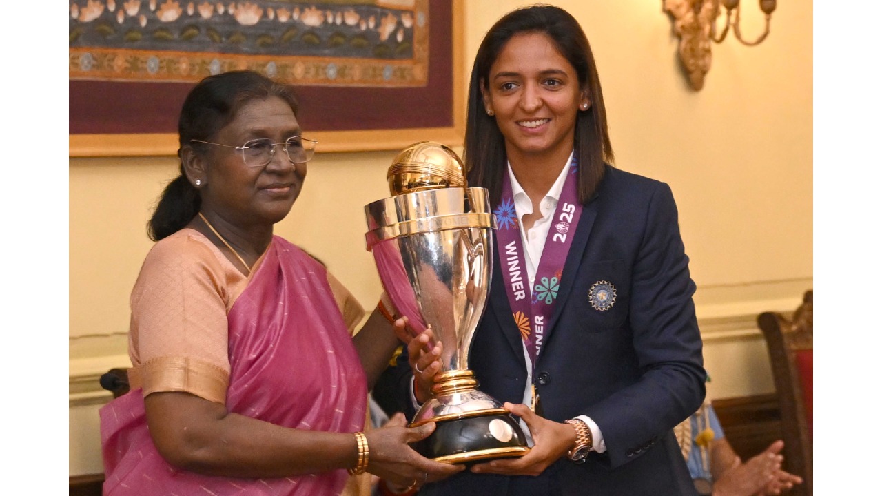 Members of the Indian women's cricket team met the President