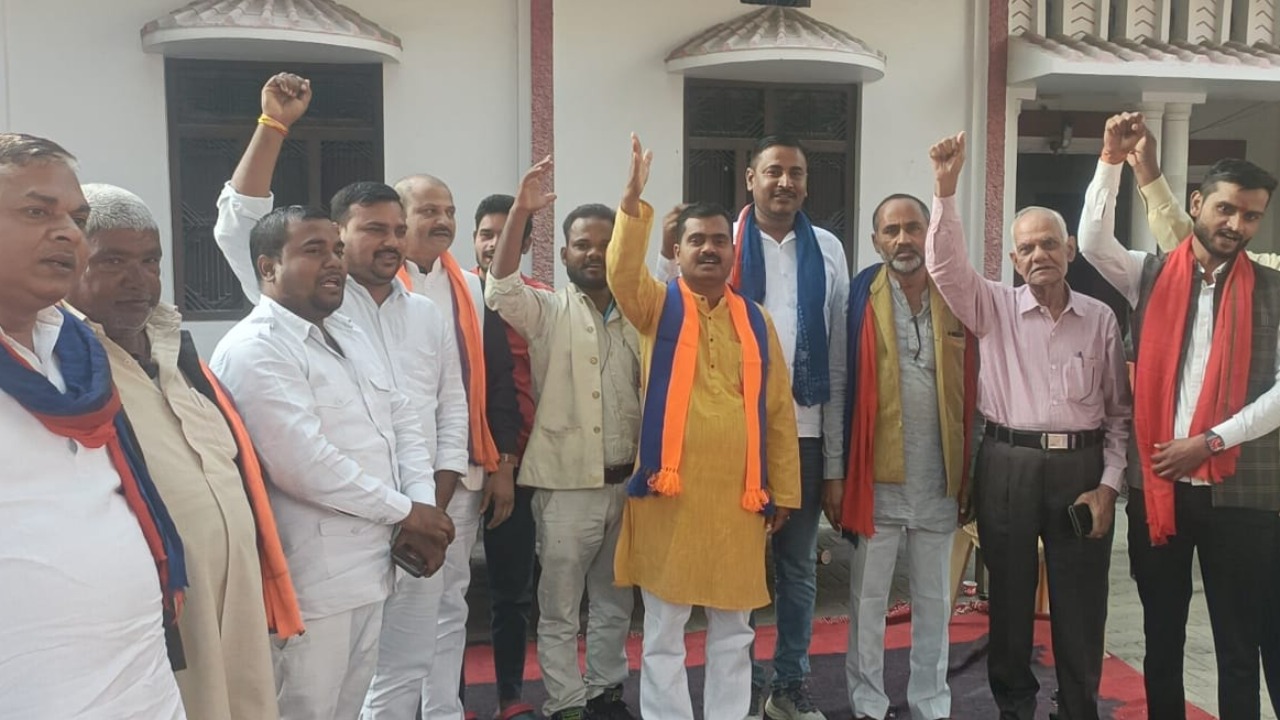 The meeting was held at the residence of village Hasanpur head Keshav Chaudhary.