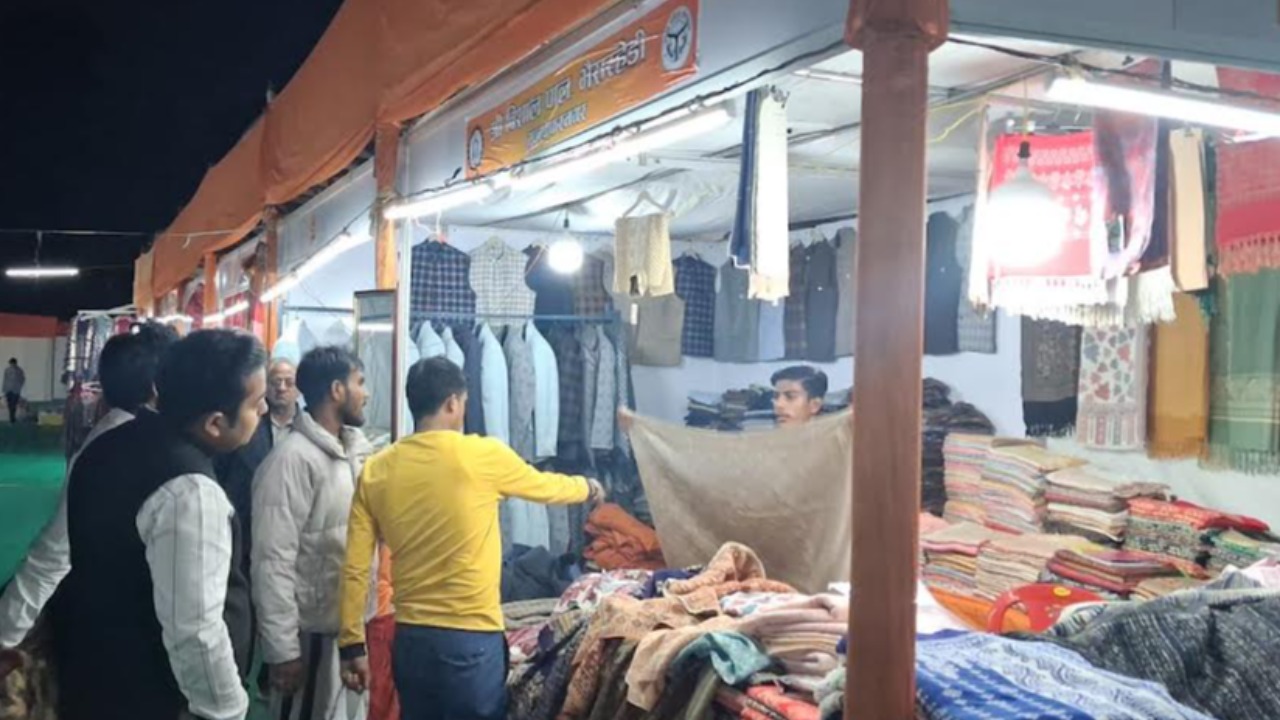 People are shopping at the grand exhibition organised by Khadi and Village Industries Board in Company Bagh.