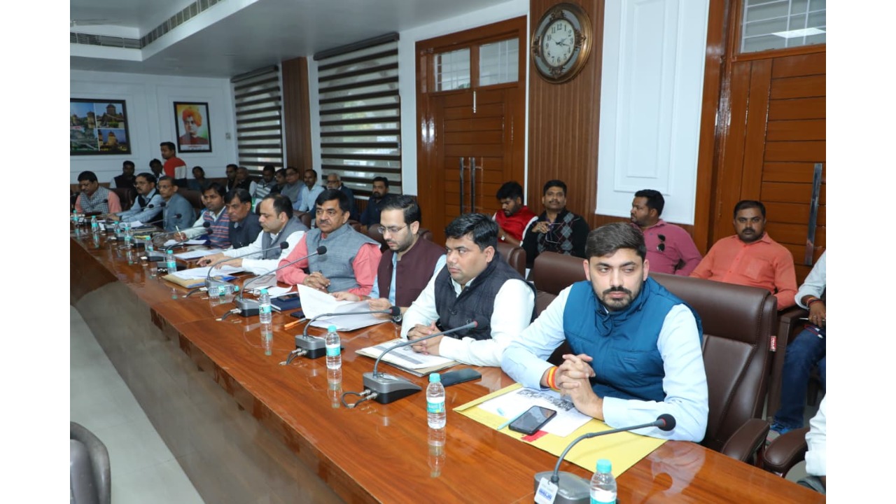 Minister in charge Nitin Agarwal held a review meeting and gave important instructions on issues ranging from cold wave to implementation of schemes.