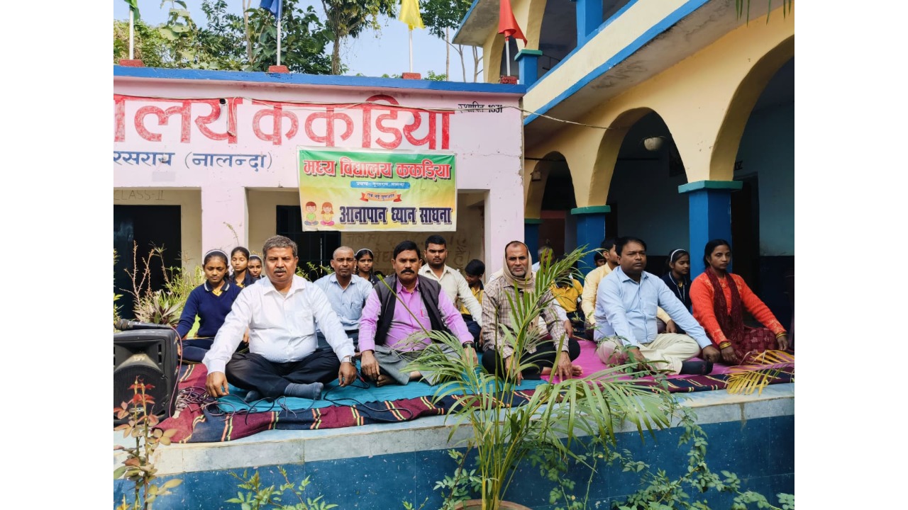 In Kakariya, children learned Anapana meditation by remaining silent.