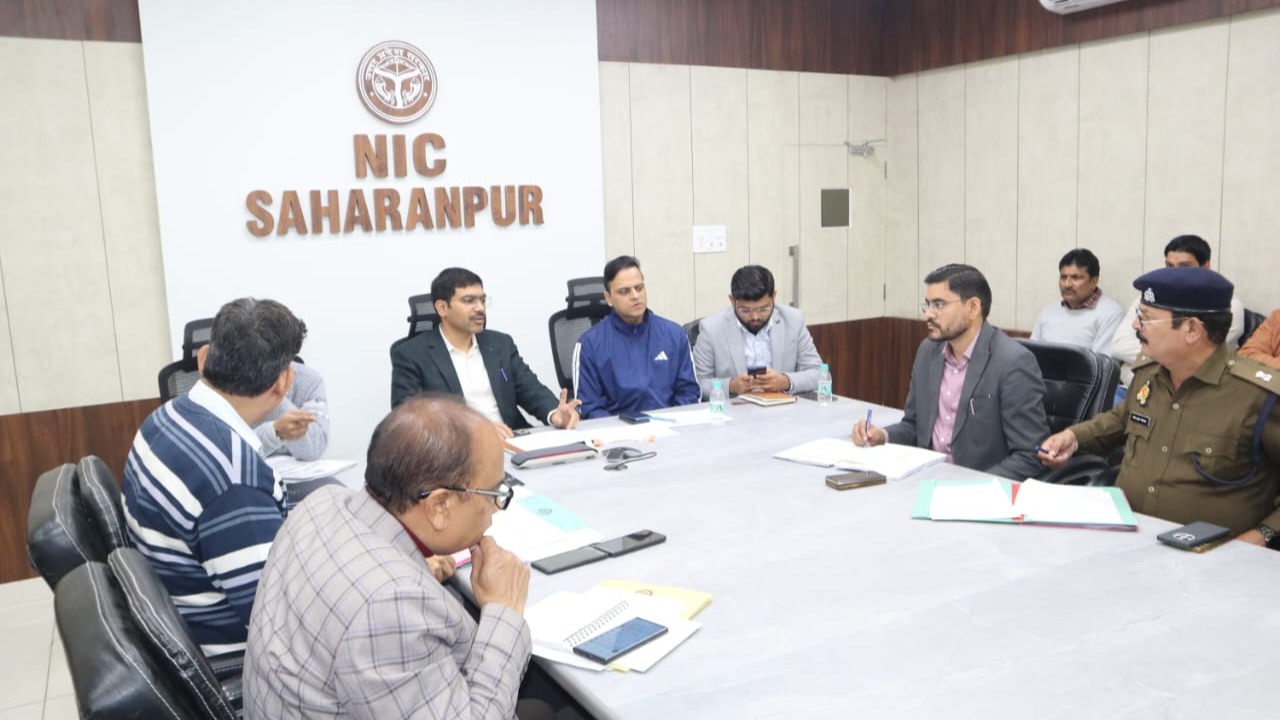 District Magistrate held a meeting regarding fog, traffic management and cold wave.