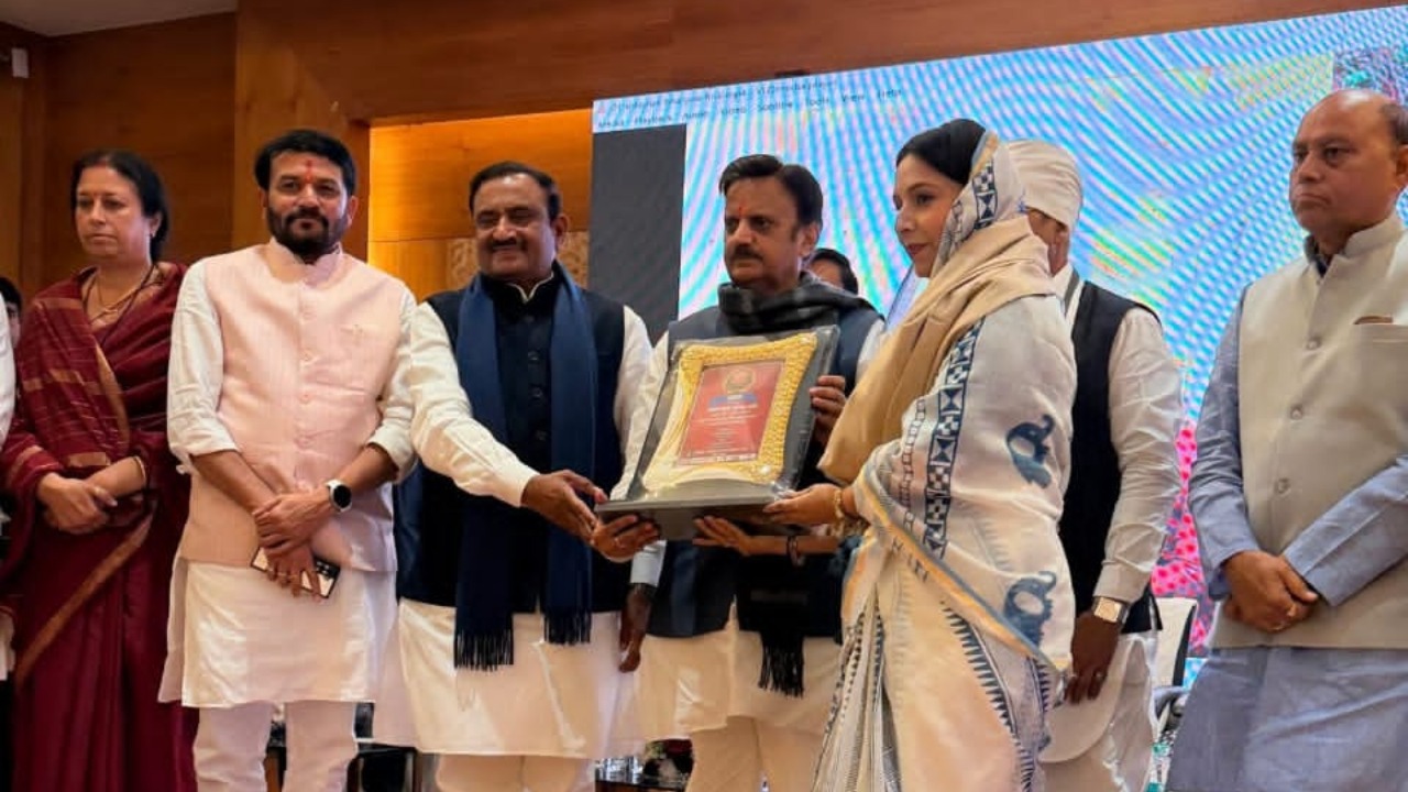 Vedika Foundation honored by the Deputy Chief Minister of Madhya Pradesh at the Bundelkhand Young Achievers Award – 2025 ceremony