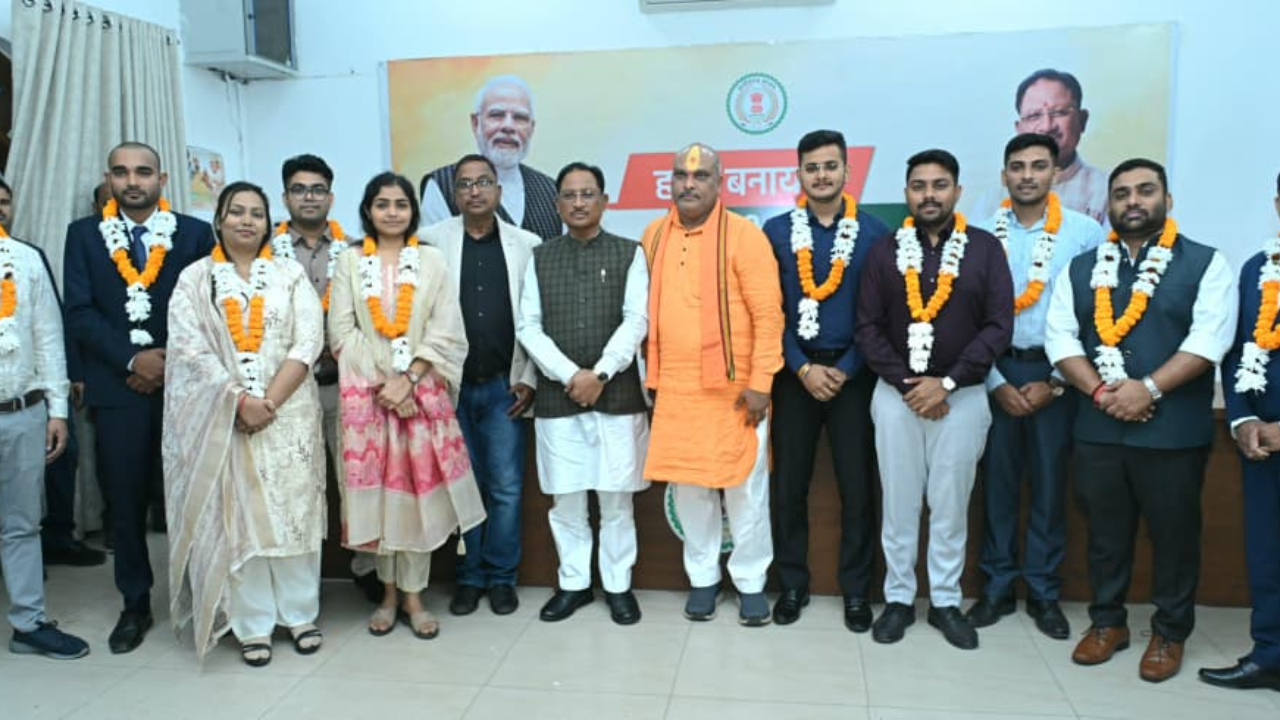 Top 10 candidates of Chhattisgarh Public Service Commission 2024 paid a courtesy call on Chief Minister Vishnu Dev Sai