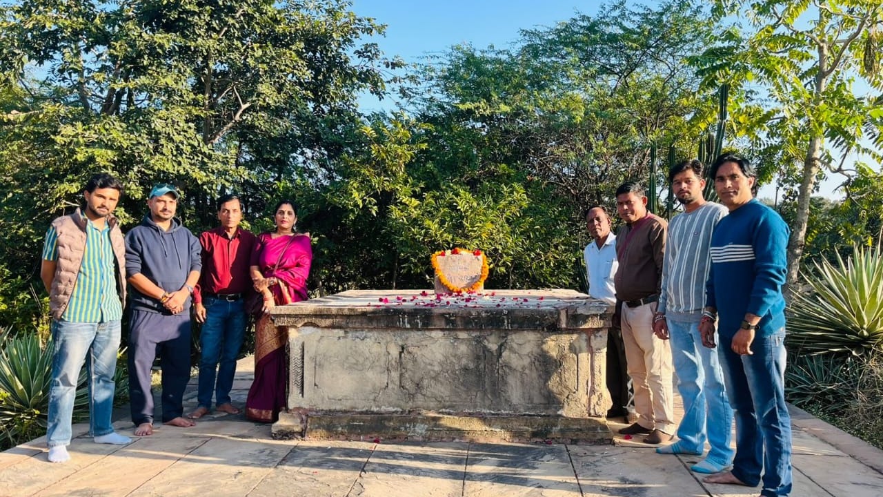 'Bundeli Bawra' is ready to create an identity for Bundeli tunes - a new platform for folk songs and folk sentiments.