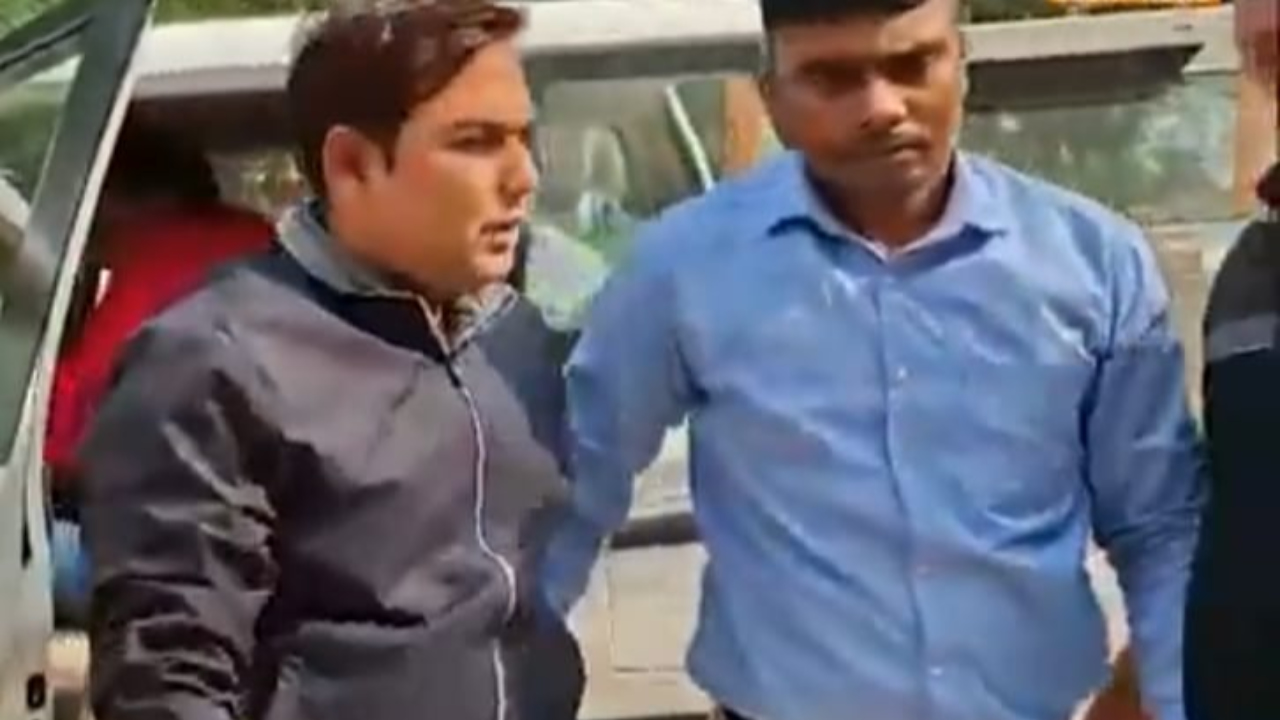 In Kishanganj, the Vigilance Department arrested revenue officials for accepting a bribe of Rs 2.5 lakh.