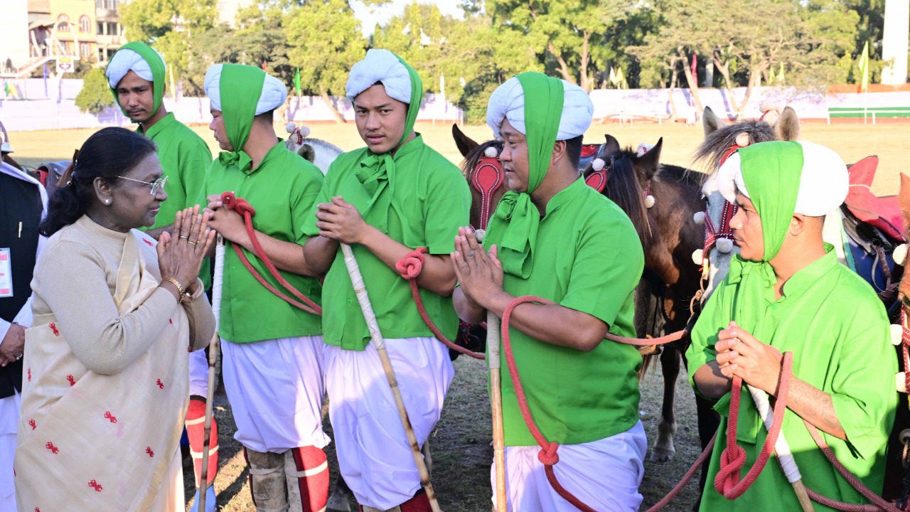 President attends civic reception in Manipur and lays foundation stone and inaugurates various development projects in Imphal