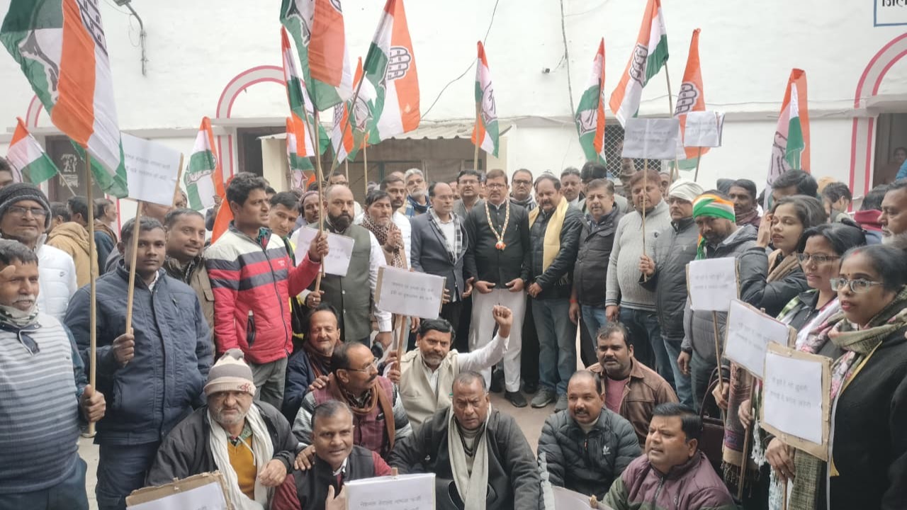 Congress Party staged a strong protest at the Collectorate against the misuse of ED and CBI by the Central Government.