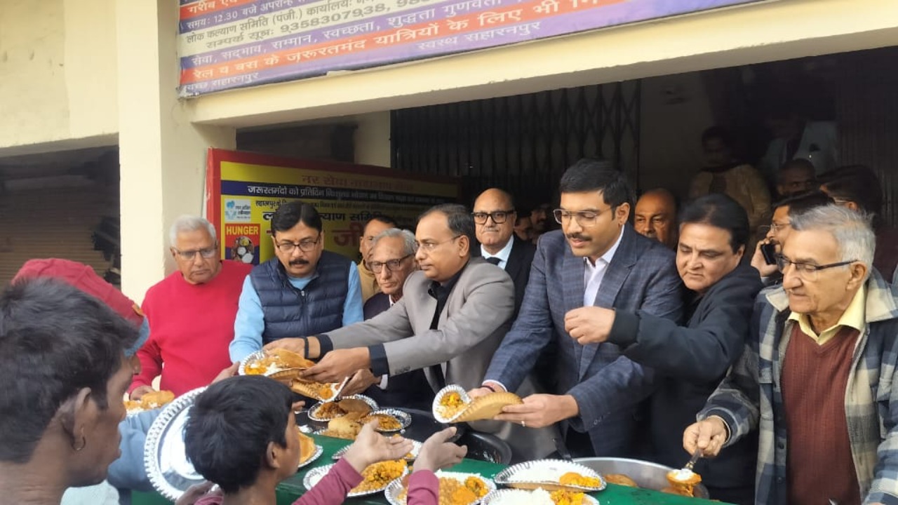 Feeding the hungry is the best deed - Deepak Agarwal