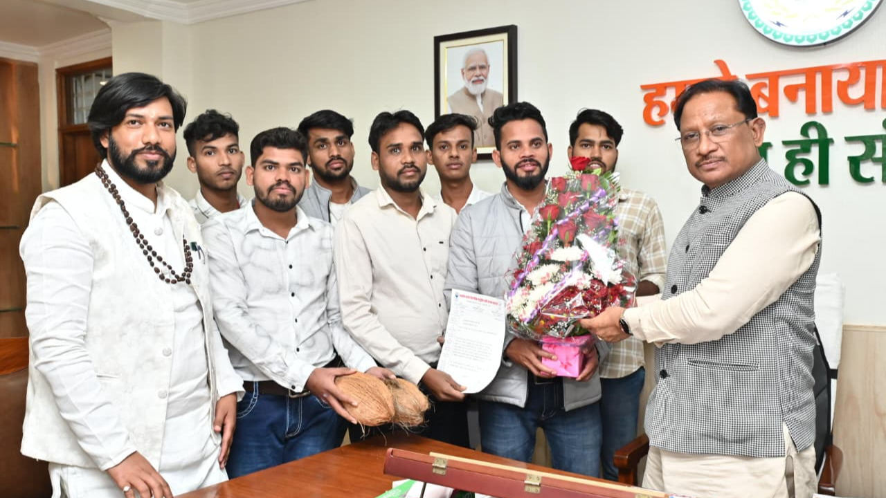 A delegation from the Post Matric Scheduled Caste Hostel paid a courtesy call on the Chief Minister