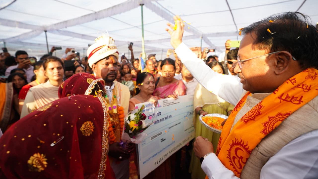 140 couples tied the knot, Chief Minister blesses the newlyweds