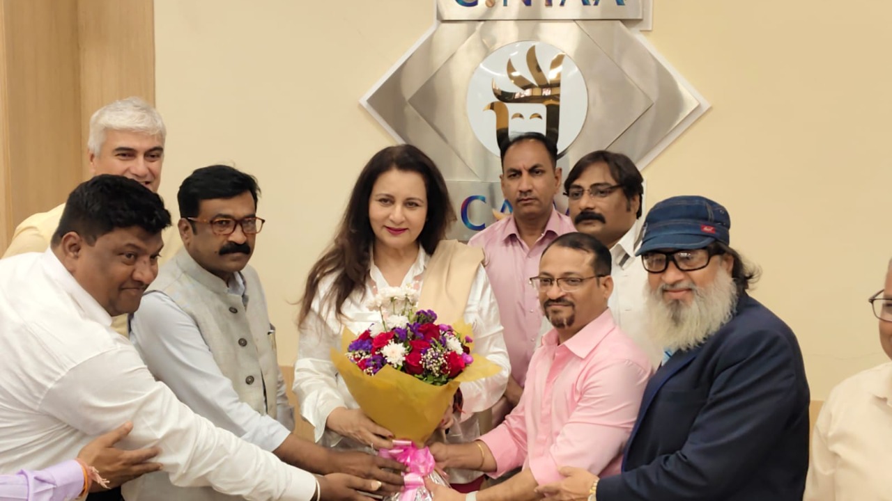 Poonam Dhillon salutes the power of media