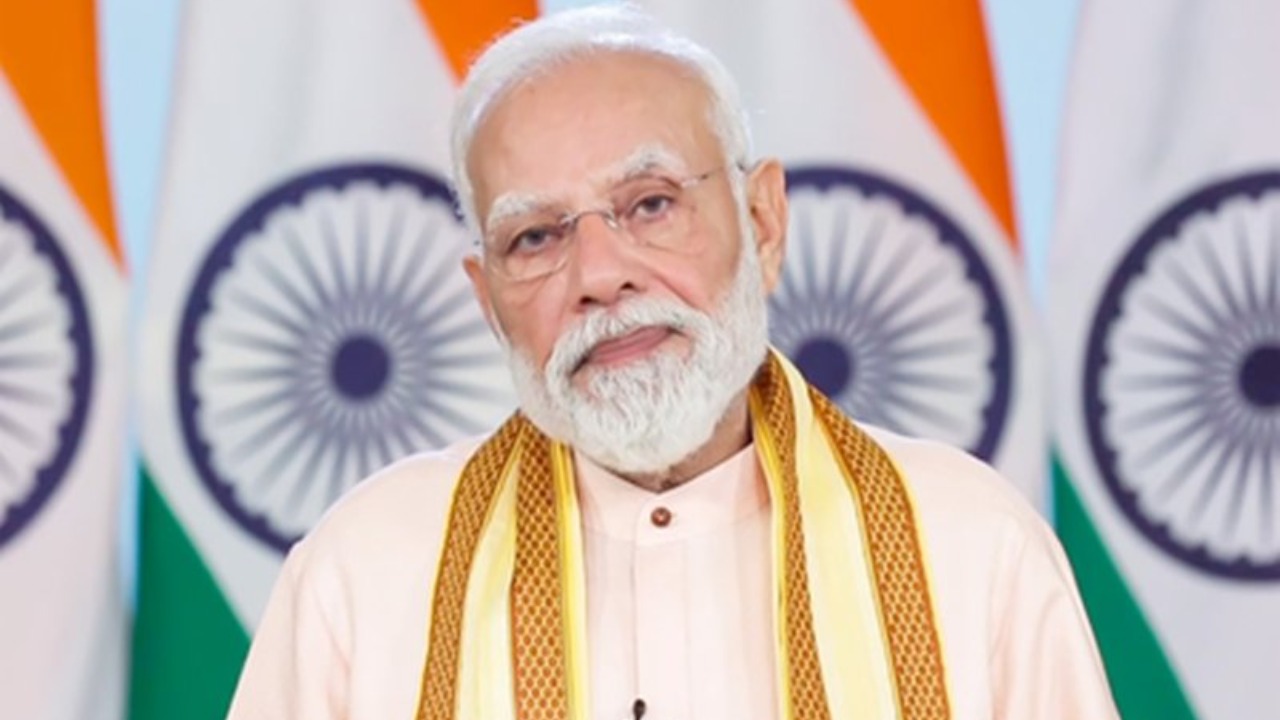 Narendra Modi shared an article on the development of India's textile sector