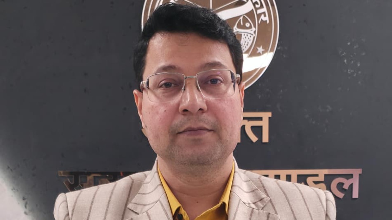 The Divisional Commissioner conducted a divisional review of Medical Health and Family Welfare and National Health Mission.