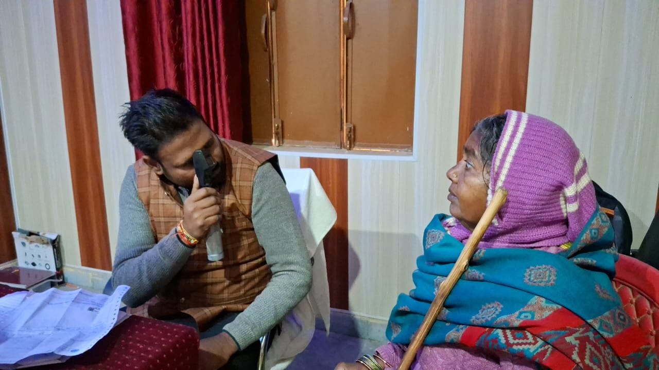 Satguru Eye Camp was successfully organised, 250 people registered, 38 patients left for Chitrakoot for operation.