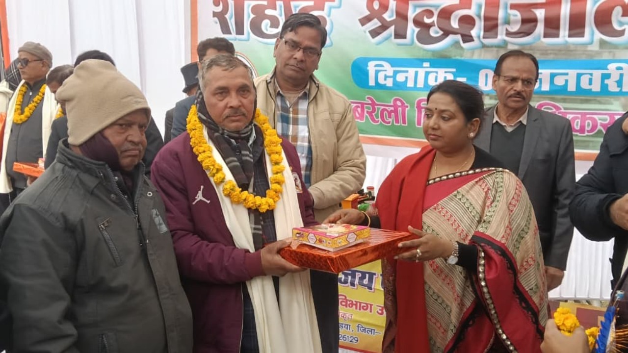 Tributes paid to martyrs at Munshiganj Martyrs Memorial