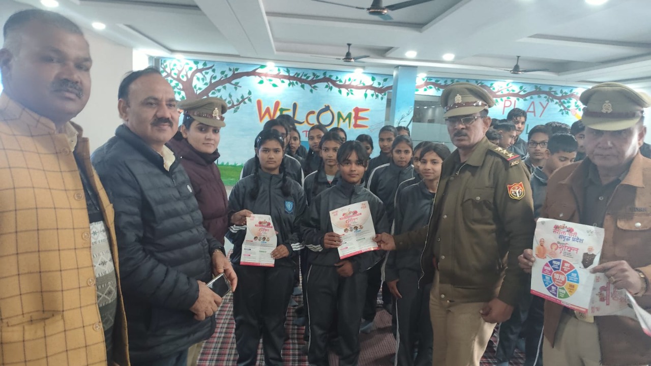 Station in-charge Radheshyam Yadav himself came forward to take up the cause of women's safety.
