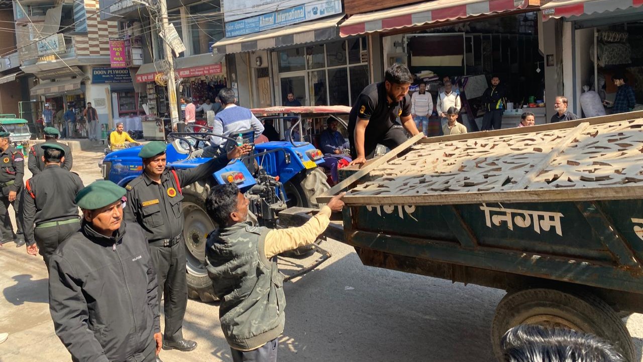 Encroachment removed from 35 places in Khattakhedi, fines collected