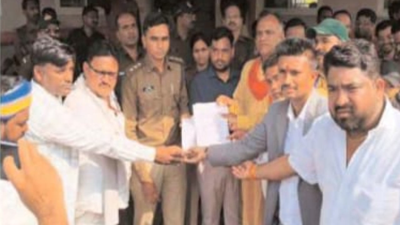 The people of the Bachhra community opened a front against Jeevan Singh Sherpur.