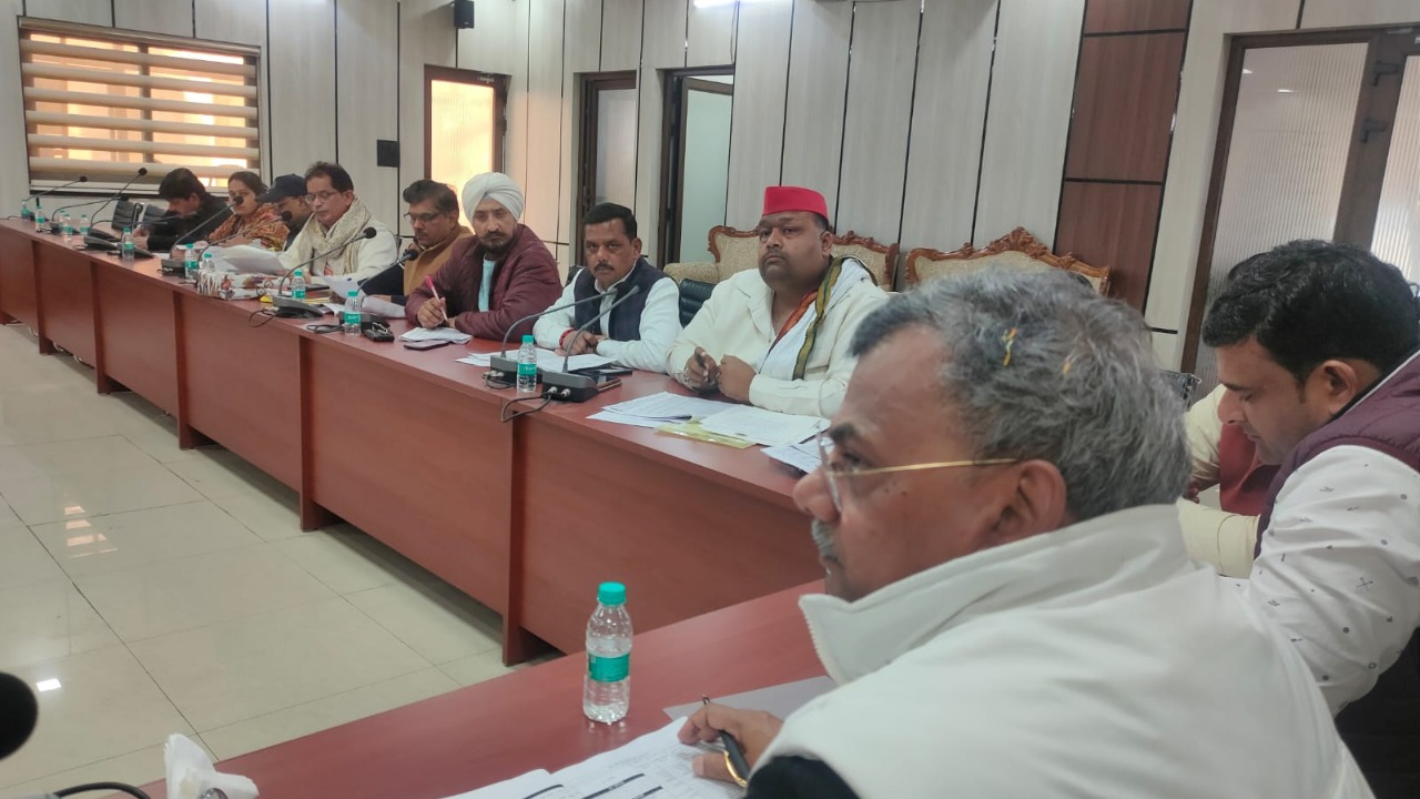 A budget of Rs 738 crore 48 lakh 57 thousand was passed.