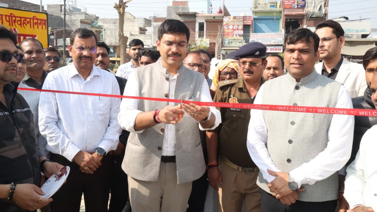 The District Magistrate inaugurated the roadways bus stand at Mankamou and flagged off the operation of corporation buses.