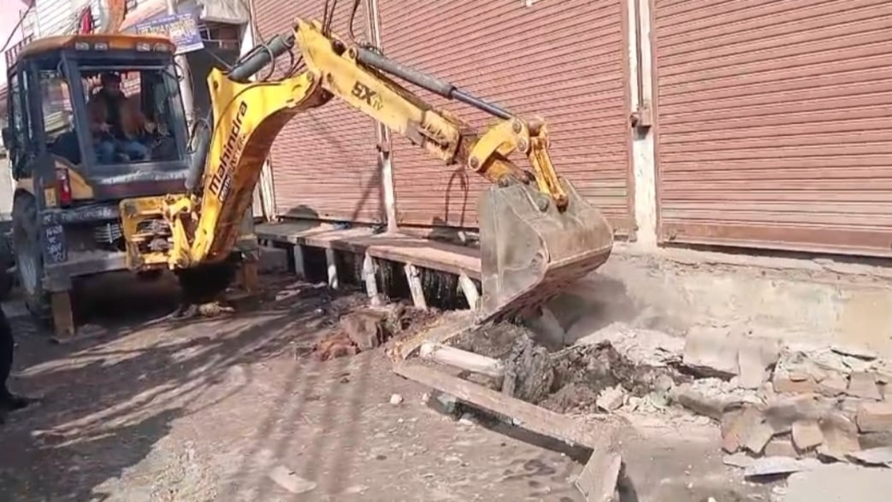 The corporation launched a drain cleaning campaign to solve the waterlogging problem in Khattakhedi.